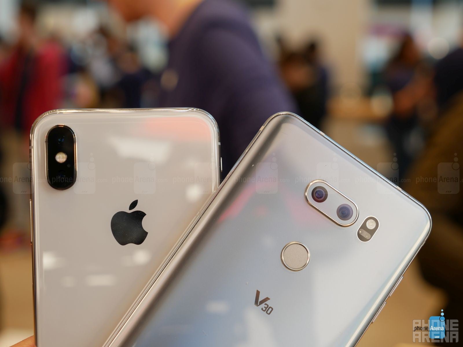 Apple iPhone X vs LG V30: first look