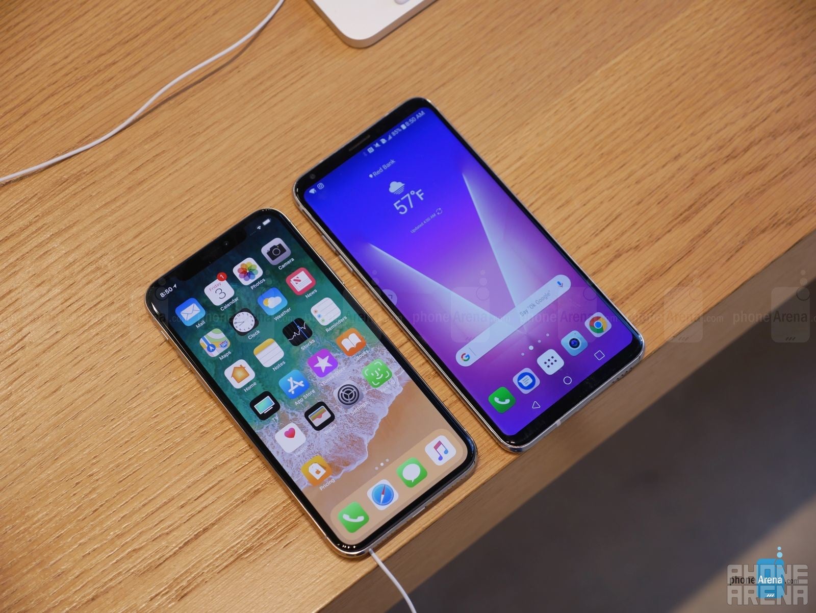 Apple iPhone X vs LG V30: first look