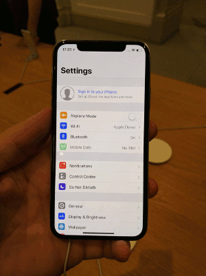 I'm blue da ba dee da ba daa - Apple: OLED tech is to blame for the iPhone X display looking blueish when tilted