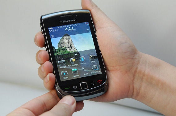 Latest set of photos capture the BlackBerry Bold 9800 Slider in high detail