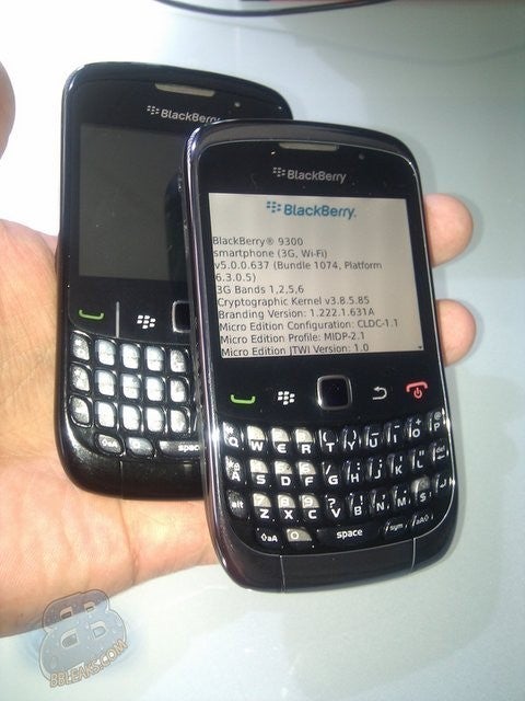 Spy shots of the BlackBerry Curve 9300 Kepler indicate that 3G is on board
