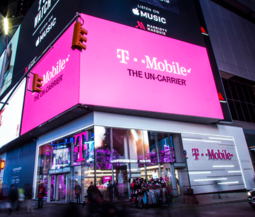 T-Mobile&#039;s Times Square store - After a record 2017, T-Mobile CEO Legere says 2018 will be the Un-carrier&#039;s &quot;best year yet&quot;