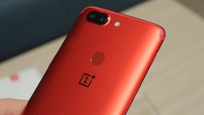 Lava Red OnePlus 5T unboxing and first look