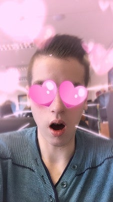 The new Messenger filters, also usable in video chat - Facebook Messenger releases new filters and chat features to celebrate Valentine's Day