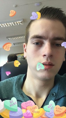 The new Messenger filters, also usable in video chat - Facebook Messenger releases new filters and chat features to celebrate Valentine's Day
