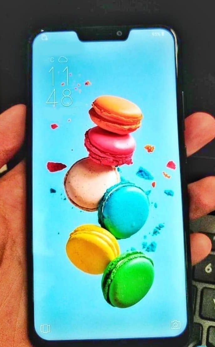 Alleged Asus ZenFone 5 shows its iPhone X-like notch in live picture