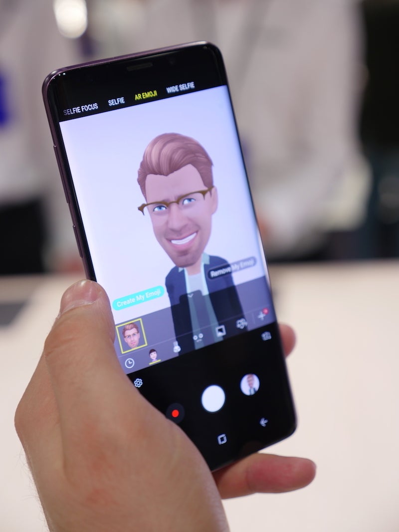 AR emoji on the S9+ - Samsung Galaxy S9 Plus vs Google Pixel 2 XL: first look