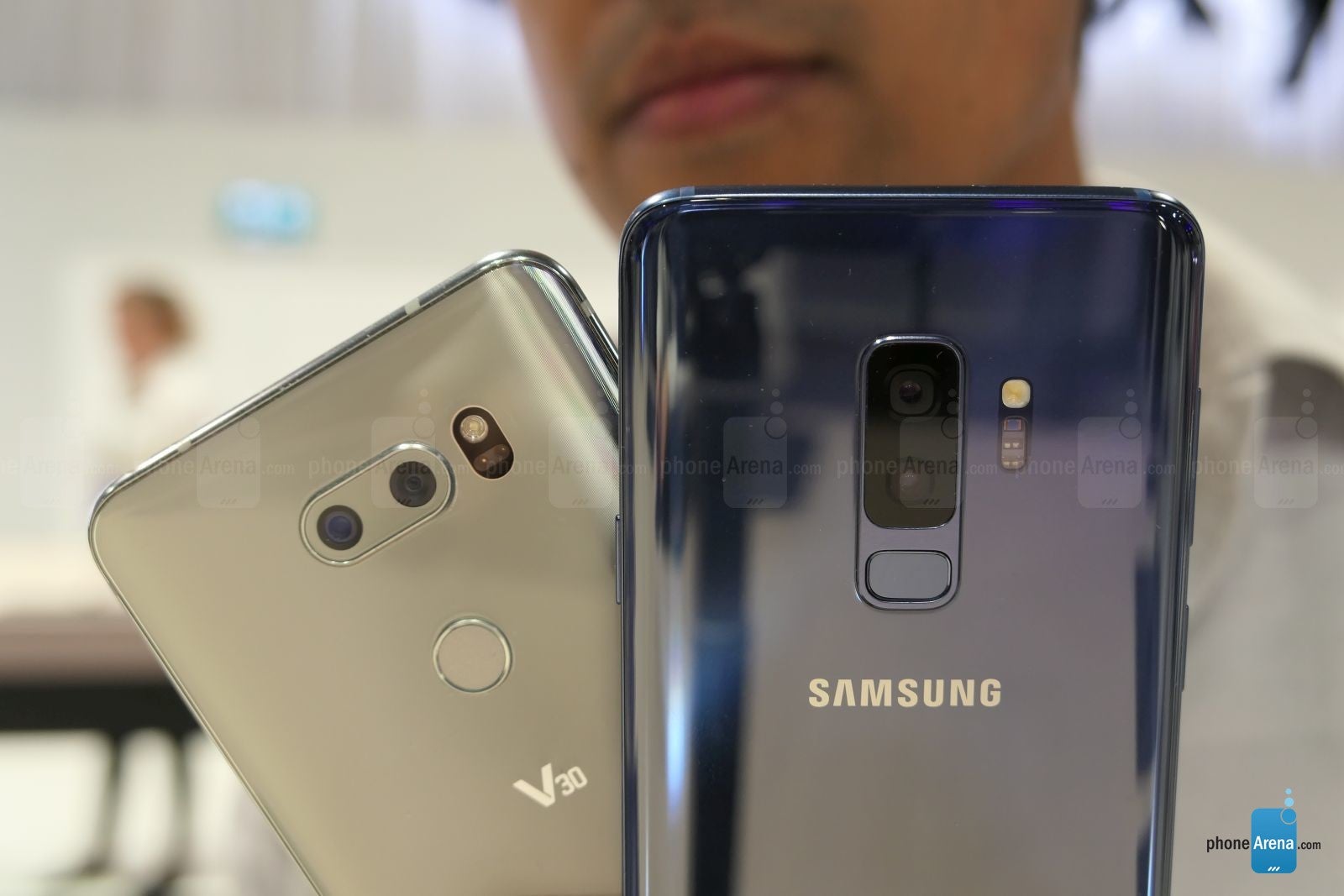 Samsung Galaxy S9+ vs LG V30: first look