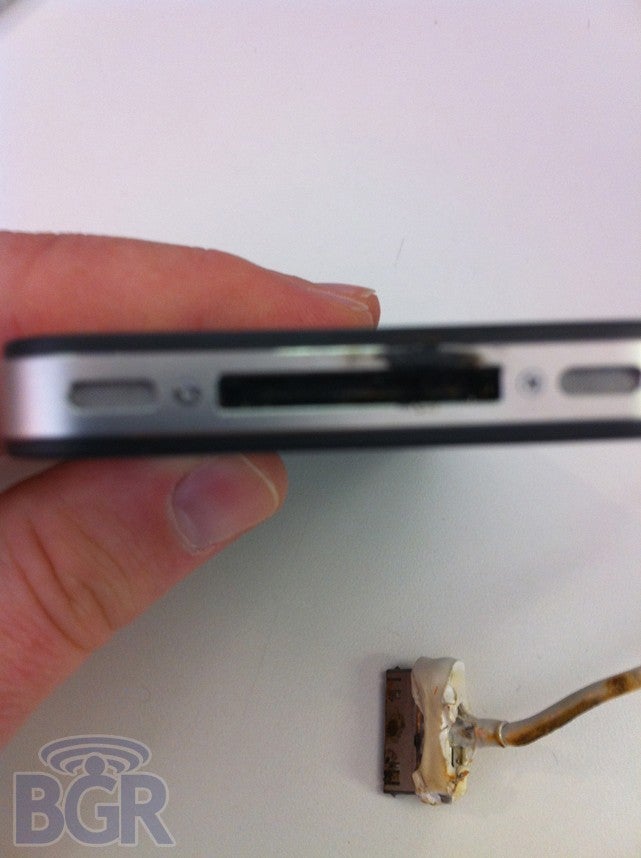 iPhone 4's USB port catches on fire and subsequently melts cable