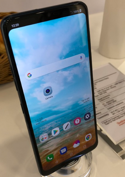 This allegedly shows the LG G7 ThinQ with the optional notch feature blacked out - More information about the LG G7 ThinQ&#039;s cameras and optional notch surfaces