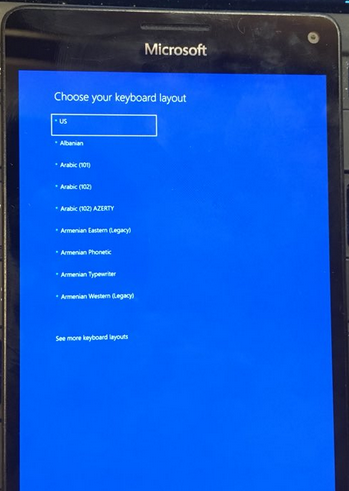 The Lumia 950 XL booting up with Windows 10 for ARM - Microsoft Lumia 950 XL boots up with Windows 10 for ARM installed