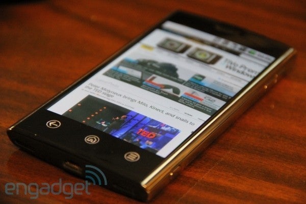 Dell Thunder Android-running prototypes get the hands-on, casing looks great and the specs are Snapdragon