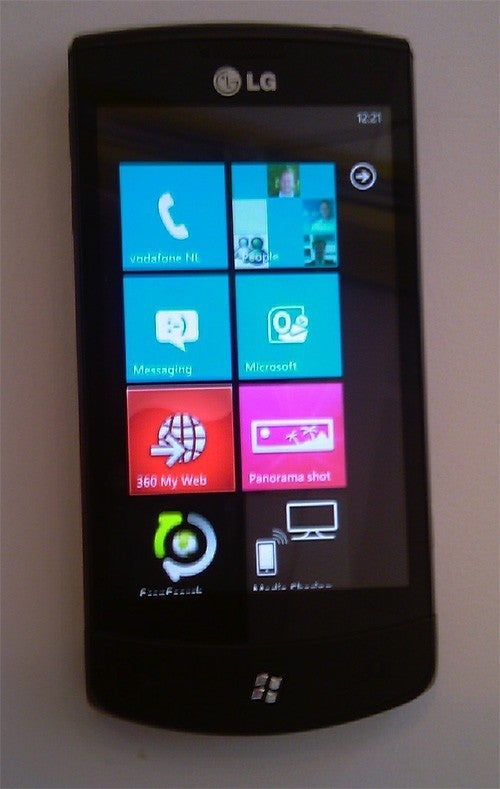 Video of Windows Phone 7 in action and a true image of the LG E900 surface