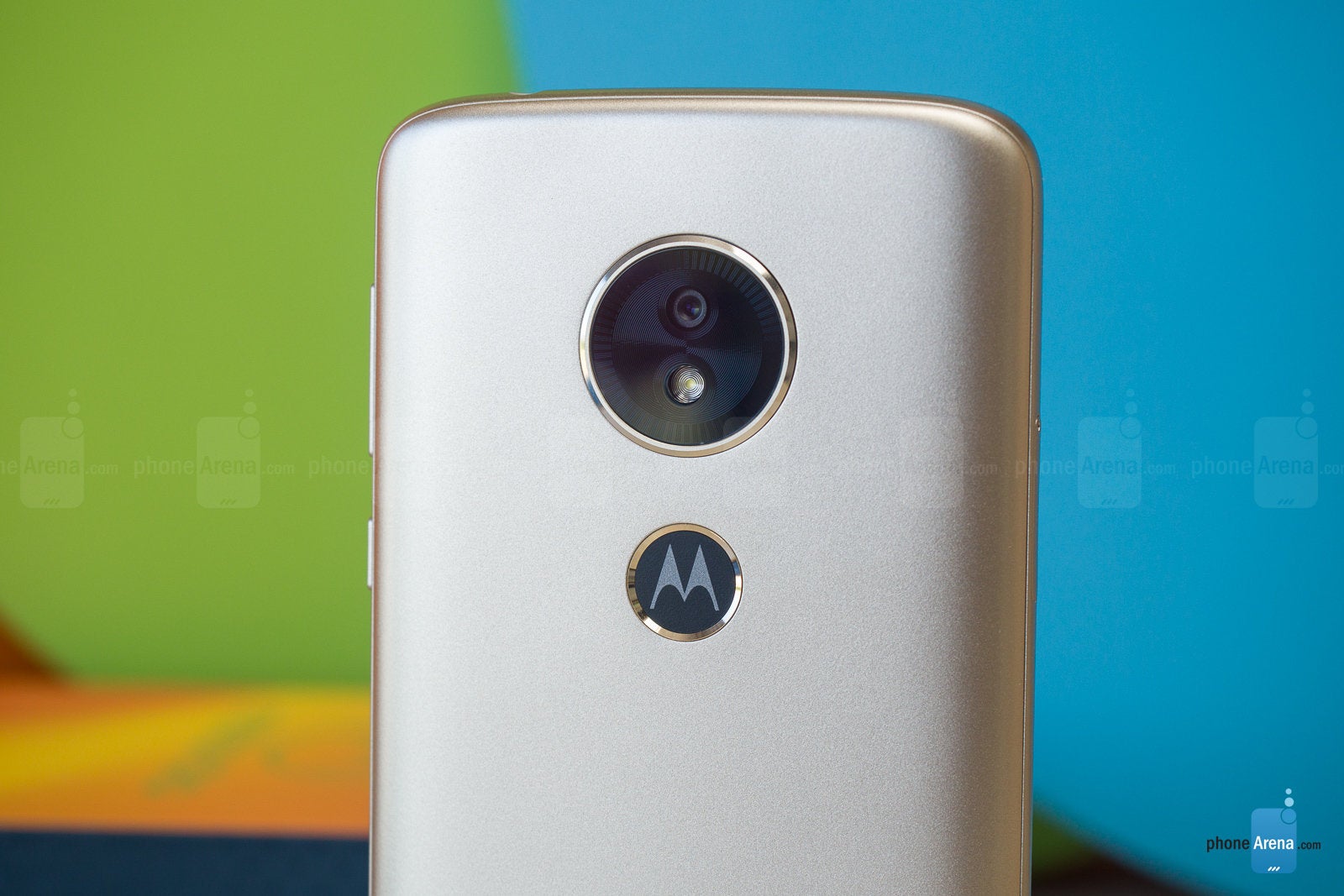 Moto E5 hands-on: big battery and clean Android on the cheap