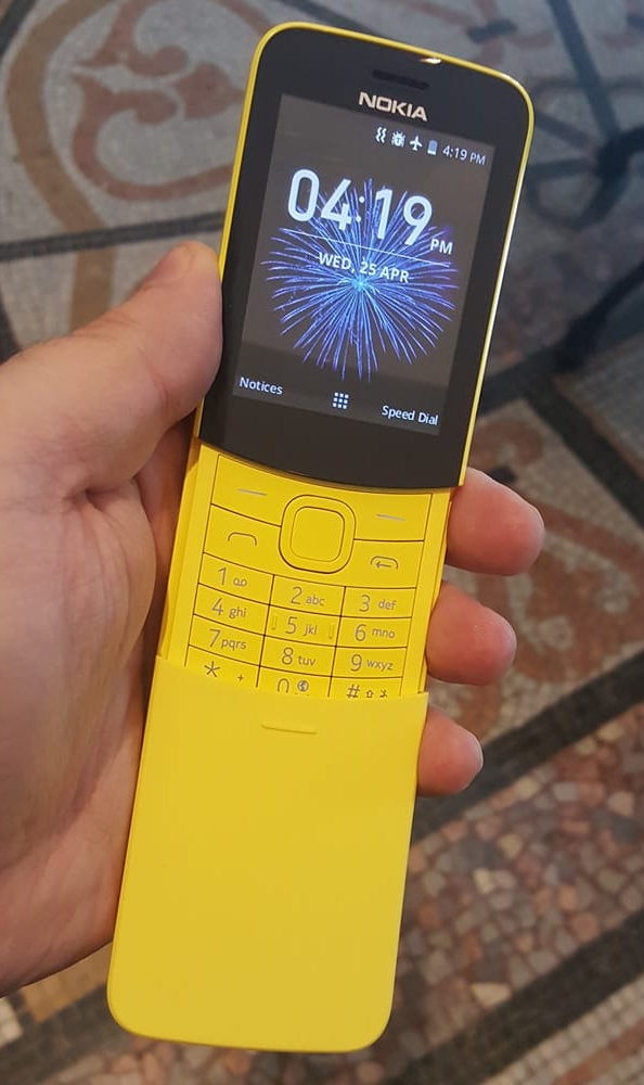 El Nokia 8110 ya tiene Whatsapp