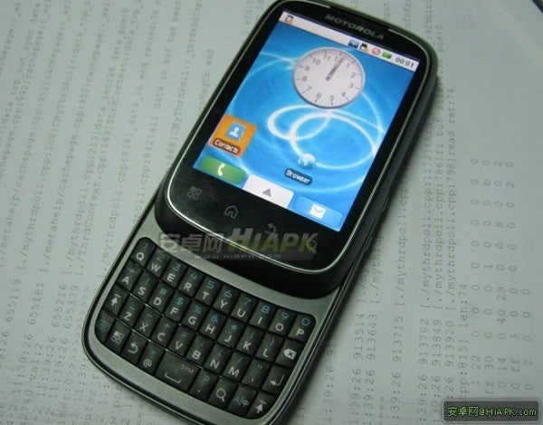 Motorola XT300 - Motorola XT300 reaffirms itself as a QWERTY Android slider
