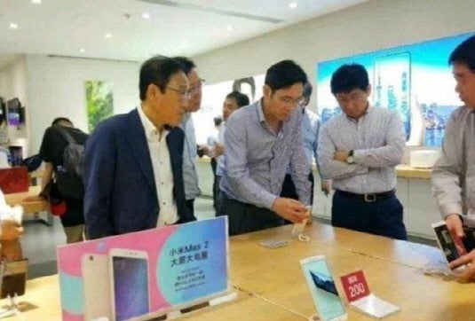 This grainy pic shows Samsung's VC Lee testing Chinese smartphones in a Shenzhen shop, allegedly resulting in a change in a finalized Note 9 design to make it thinner - The foldable Galaxy X nears release, as Samsung needs a unique phone to top Apple and China