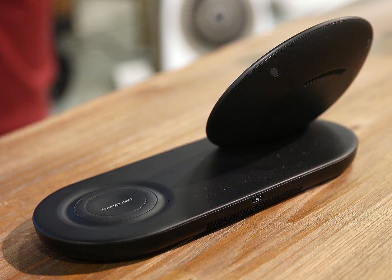 Amazon showcases Samsung&#039;s Wireless Charger Duo before official announcement