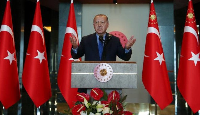 The President of Turkey wants to ban iPhones for brands like Samsung - Turkish president: ban imperialist iPhone, buy Samsung!