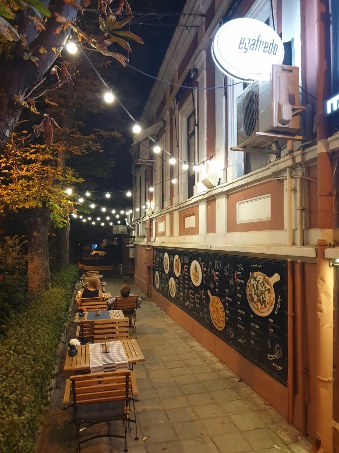 D - Note 9 - Google Pixel 2 XL crushes Galaxy Note 9 in night-time blind camera test