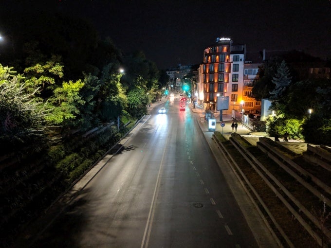 H - Pixel 2 XL - Google Pixel 2 XL crushes Galaxy Note 9 in night-time blind camera test