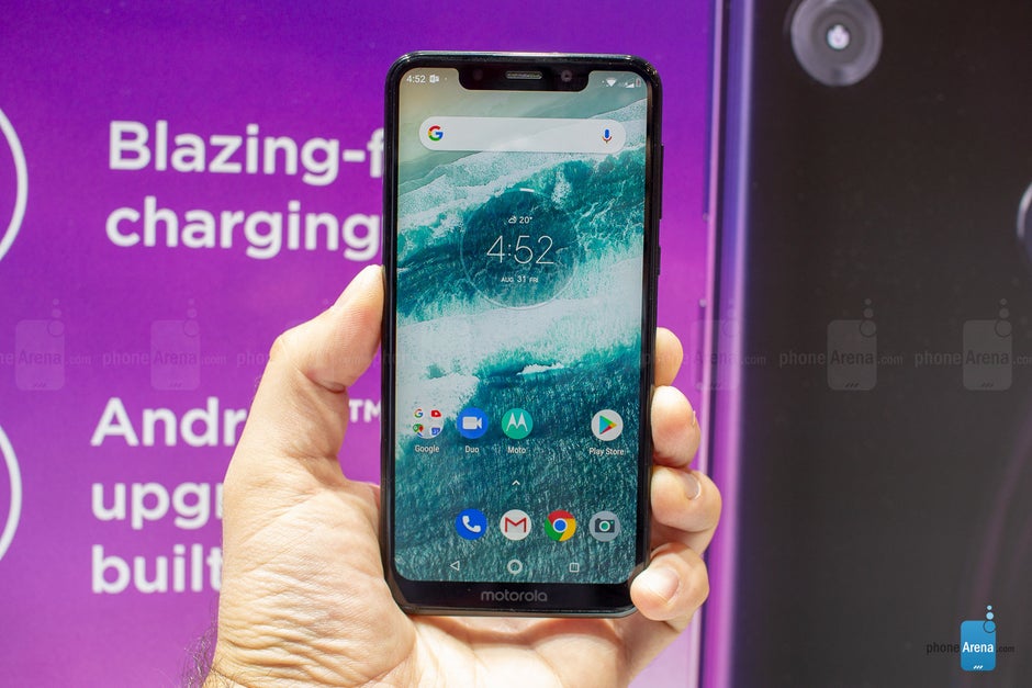 The Motorola One. Looks familiar, doesn't it? - Motorola One and Motorola One Power hands-on: iPhone looks for a third of the price