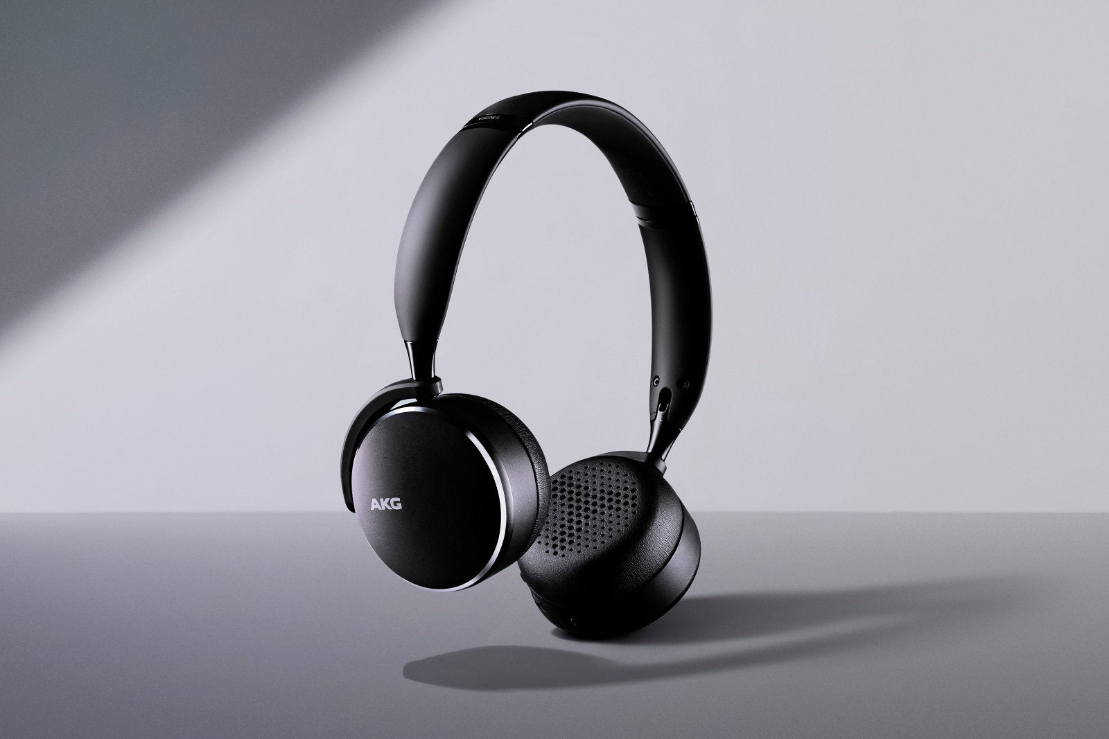 AKG Y500 - Samsung brings three new AKG headphones to the United States