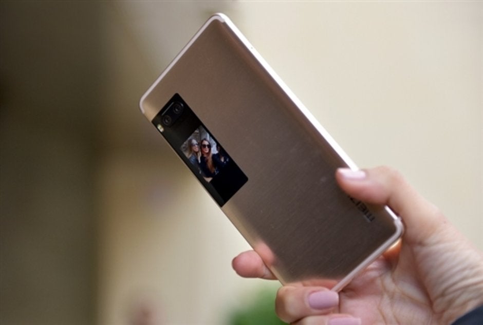 2017&#039;s Meizu Pro 7 has a small display on the back - Nubia&#039;s dual-display handset surfaces with a bezel-less front screen and a useable rear display?
