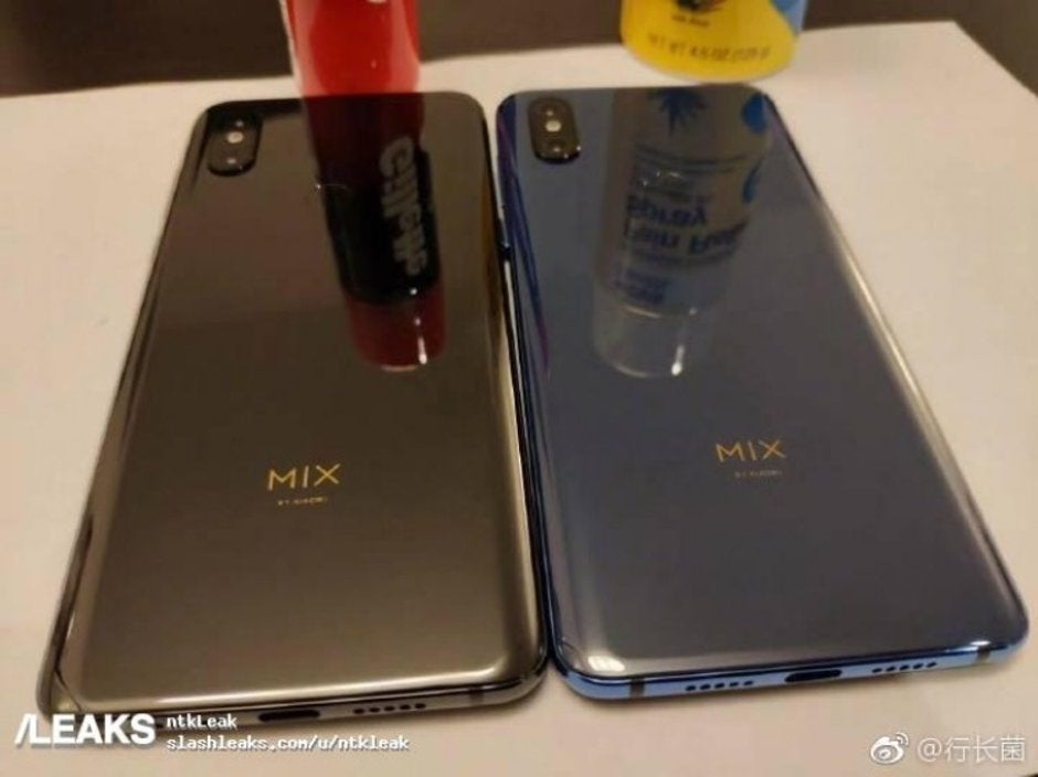 New Xiaomi Mi Mix 3 live image leaks, reveals phone&#039;s back side, two color options