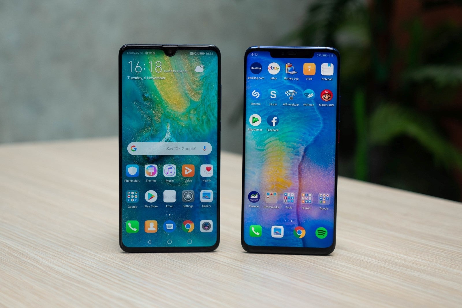 Mate 20 (left) vs Mate 20 Pro (right) - Huawei Mate 20 Unboxing and First look