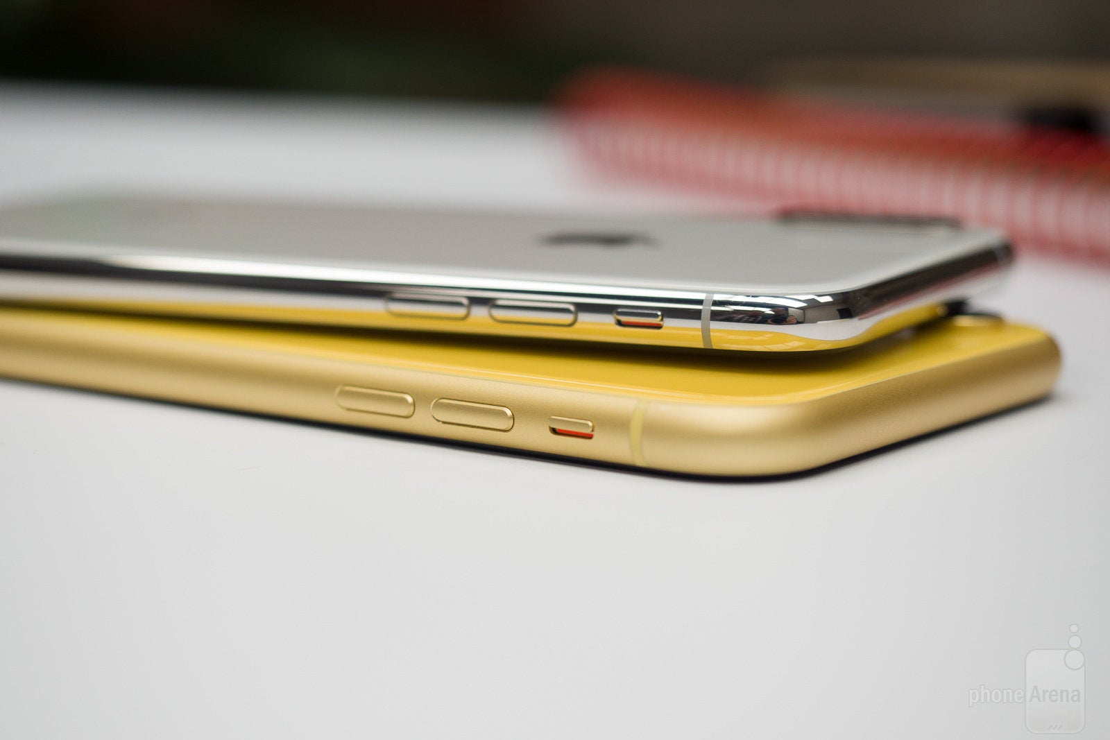 The stainless steel frame of the iPhone XS (top) is stronger than the aluminum frame of the iPhone XR (bottom) - How is a stainless steel iPhone XS better than any other aluminum phone?