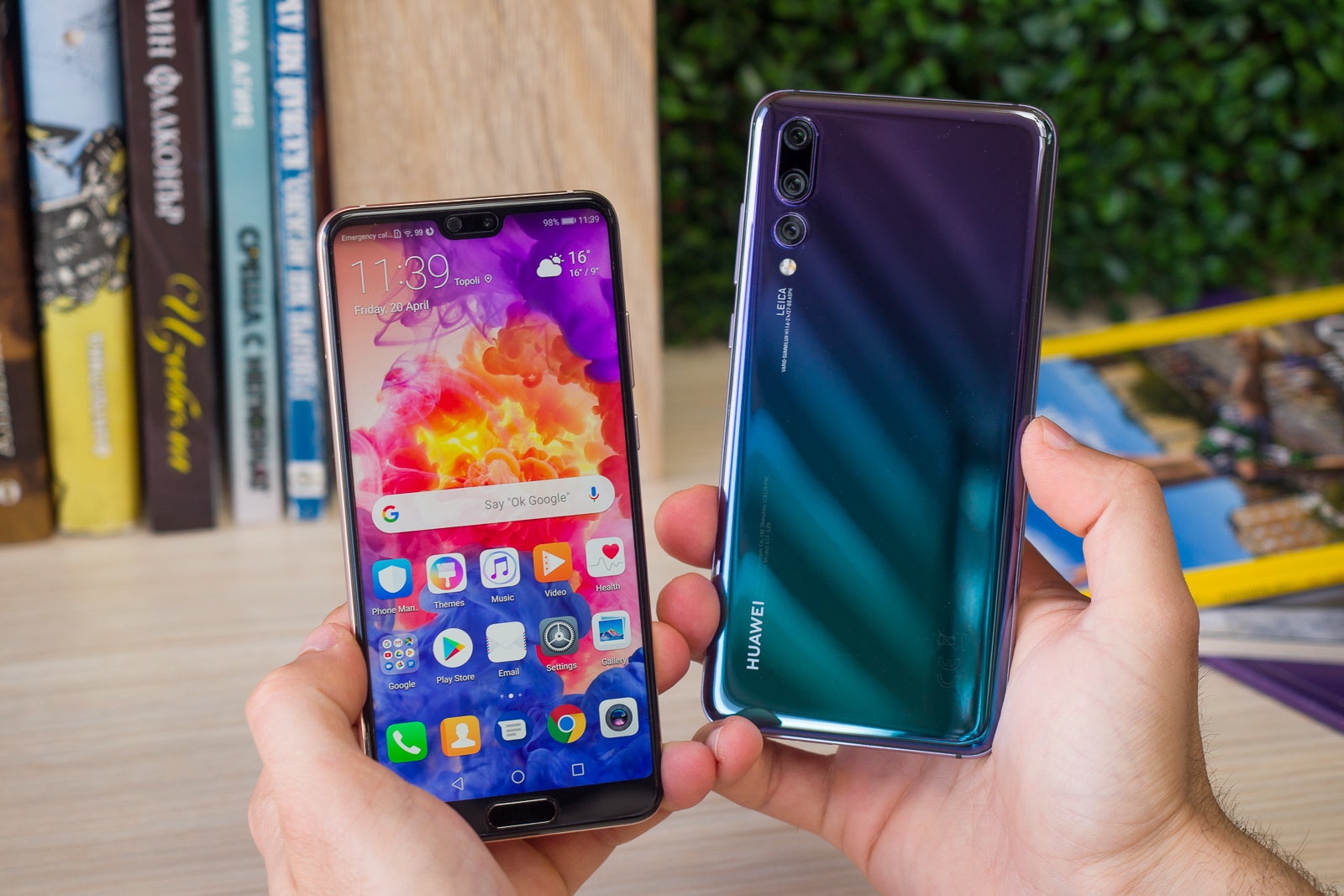 The Twilight Blue gradient of the P20 Pro showed innovation is possible with glass phone design - What were the top features of 2018 smartphones?