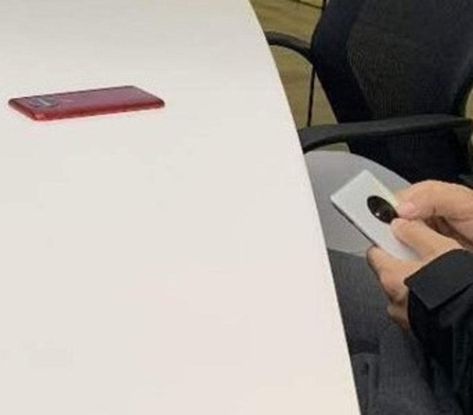 Mysterious OnePlus prototype spotted, could it be the OnePlus 7?