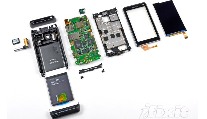 The Nokia N8 in pieces - Nokia N8 contains $187.47 worth of parts