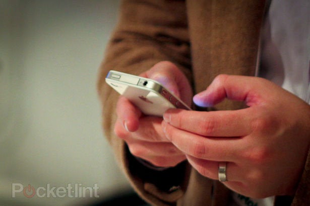 White iPhone 4, spotted in NYC, is not ready for sale because of mismatched colors