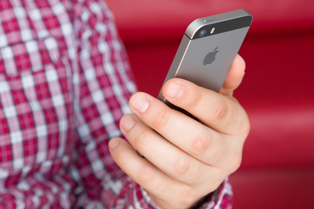 iPhone SE went on sale for a few hours, but enough to have bloggers lamenting its demise - This is why nobody is buying new phones