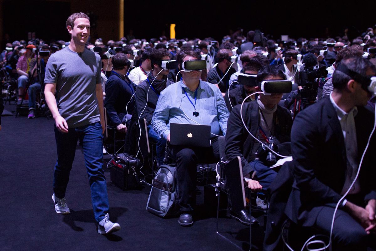 Mark Zuckerberg himself appeared at MWC 2016 to promote mobile VR - Mobile VR is dead