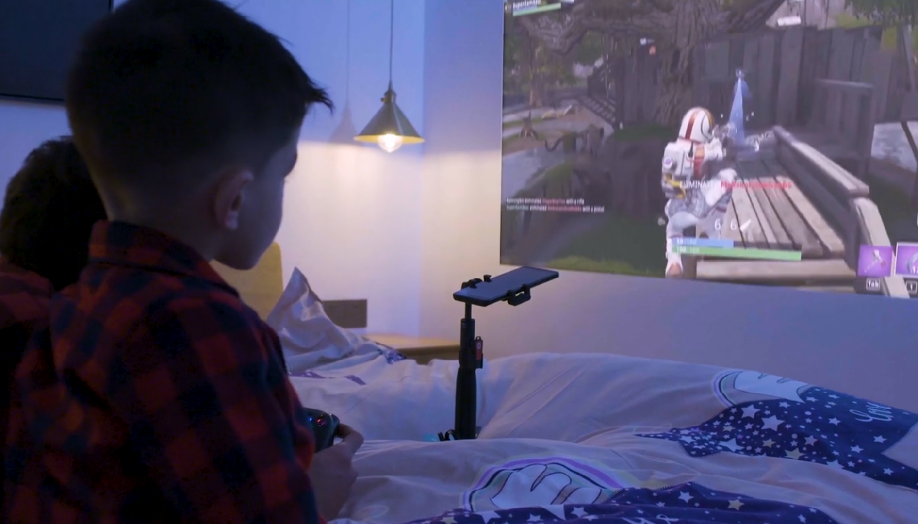 Add a Bluetooth controller and you have a portable console! - The Blackview MAX1 smartphone has a feature that will take your viewing experience to another level