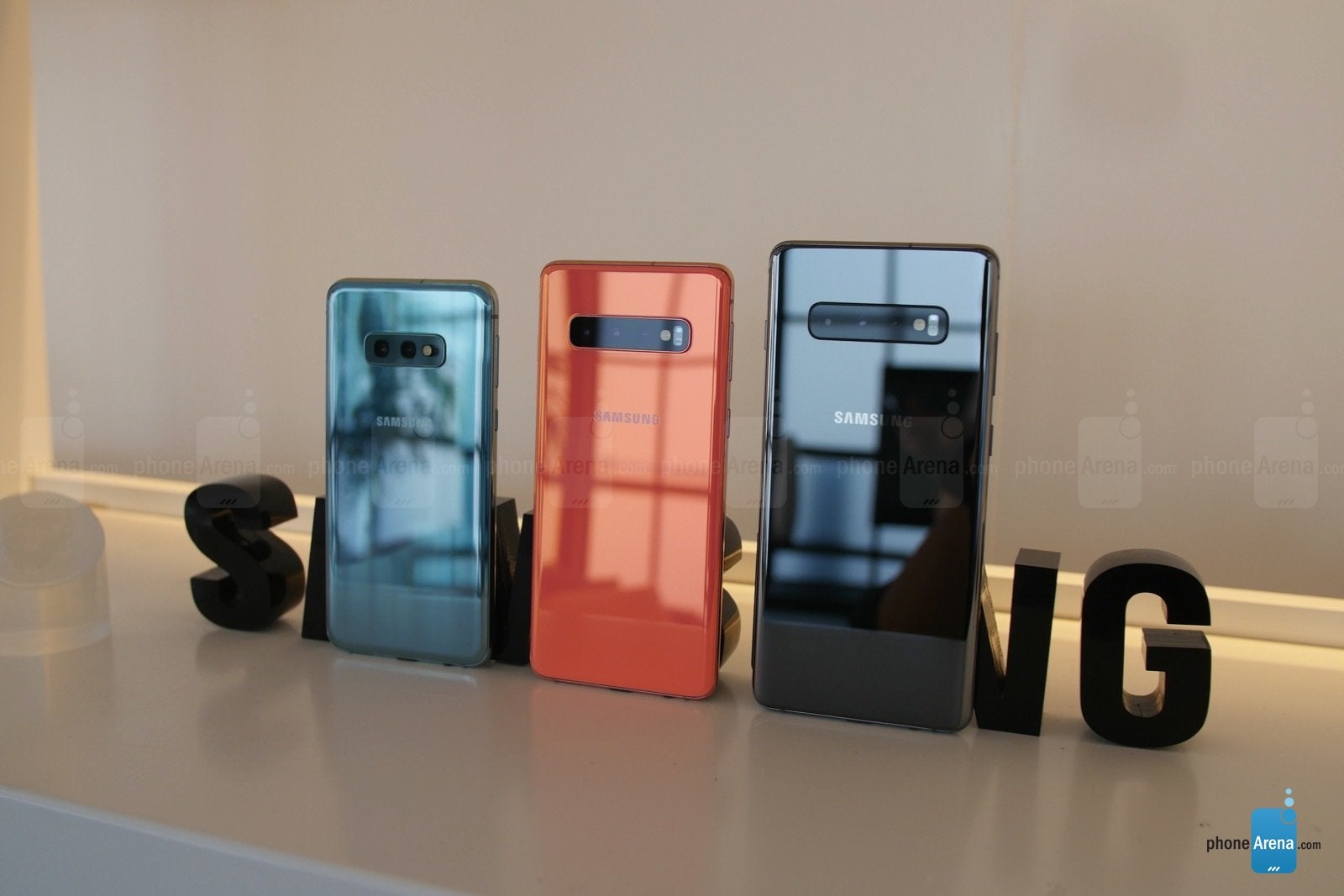 Left to right - S10e, S10, S10+ - Samsung Galaxy S10e hands-on: Big features in a smaller package