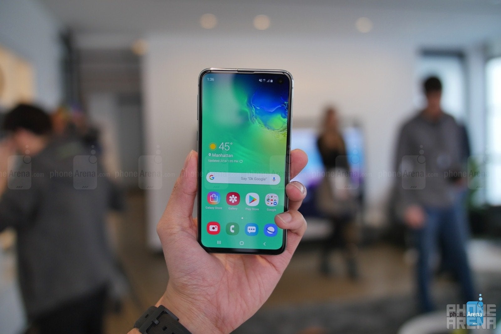 Samsung Galaxy S10e hands-on: Big features in a smaller package