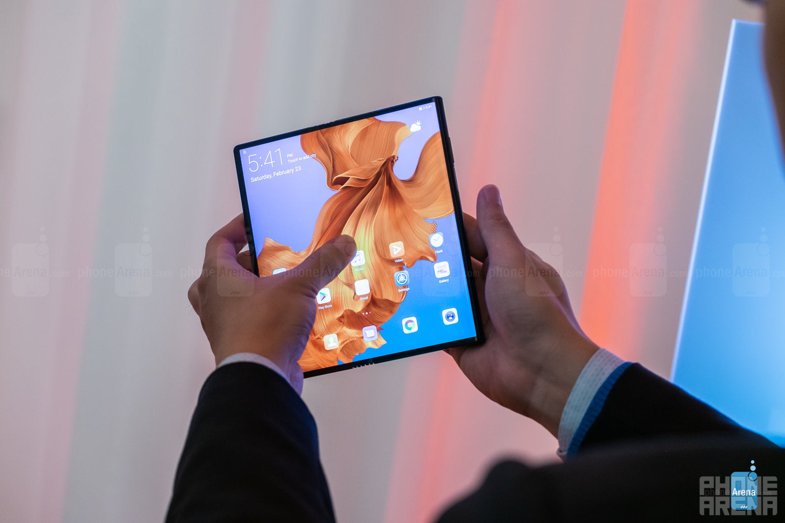 Huawei Mate X: first look at the foldable phone of the future