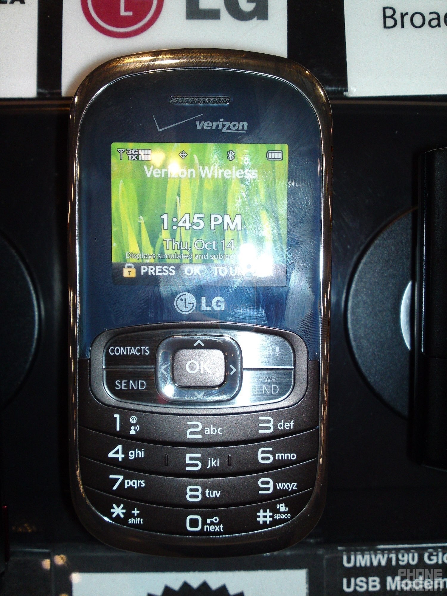 LG Octane dummy units hit Verizon stores