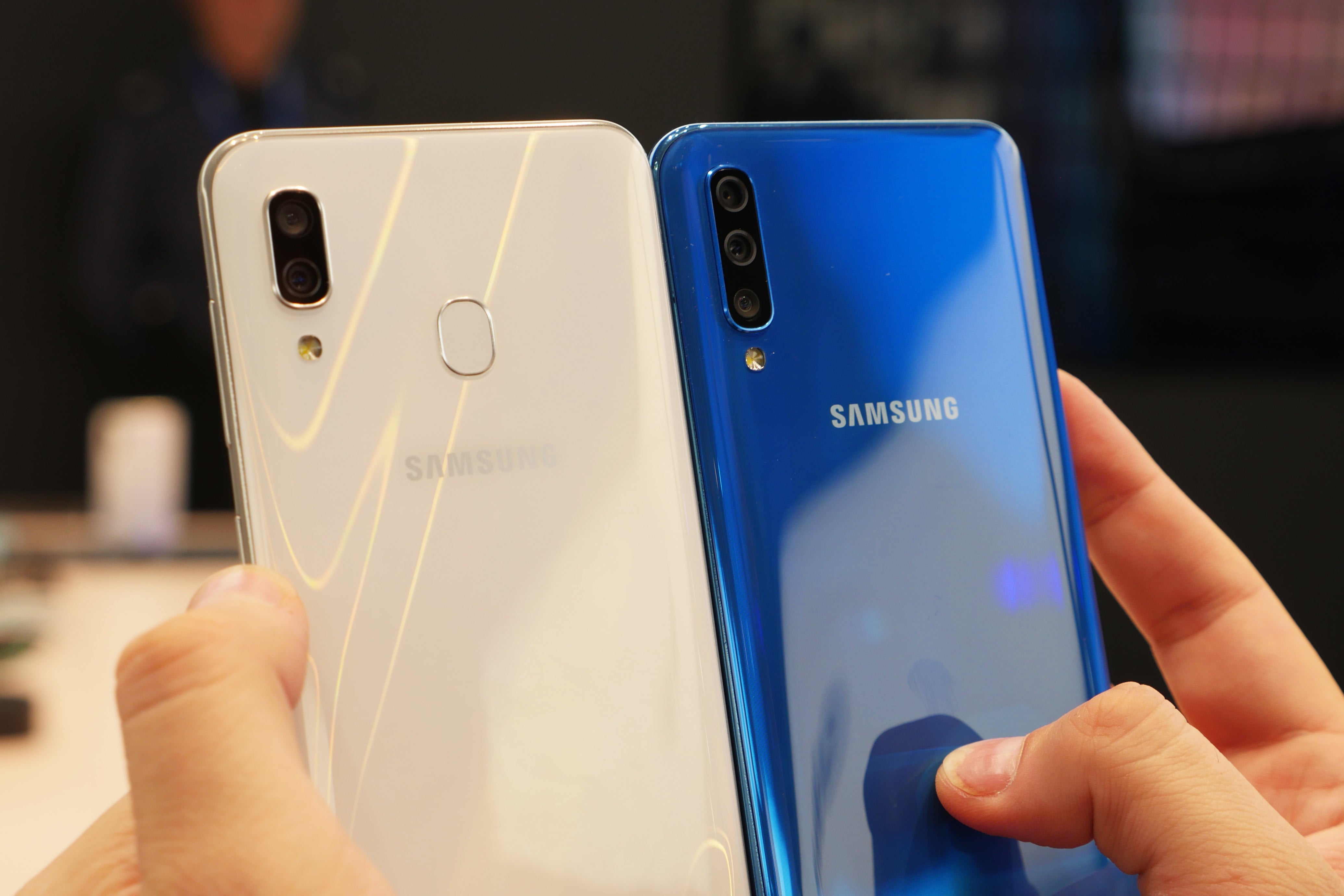 Galaxy A50 and A30: Samsung&#039;s new mid-rangers look good!