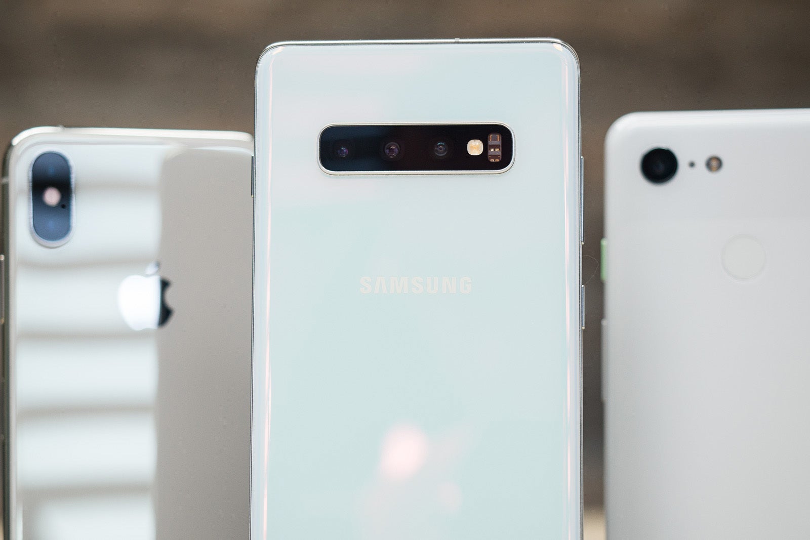 Galaxy S10+ vs Pixel 3 vs iPhone XS: NIGHT camera comparison