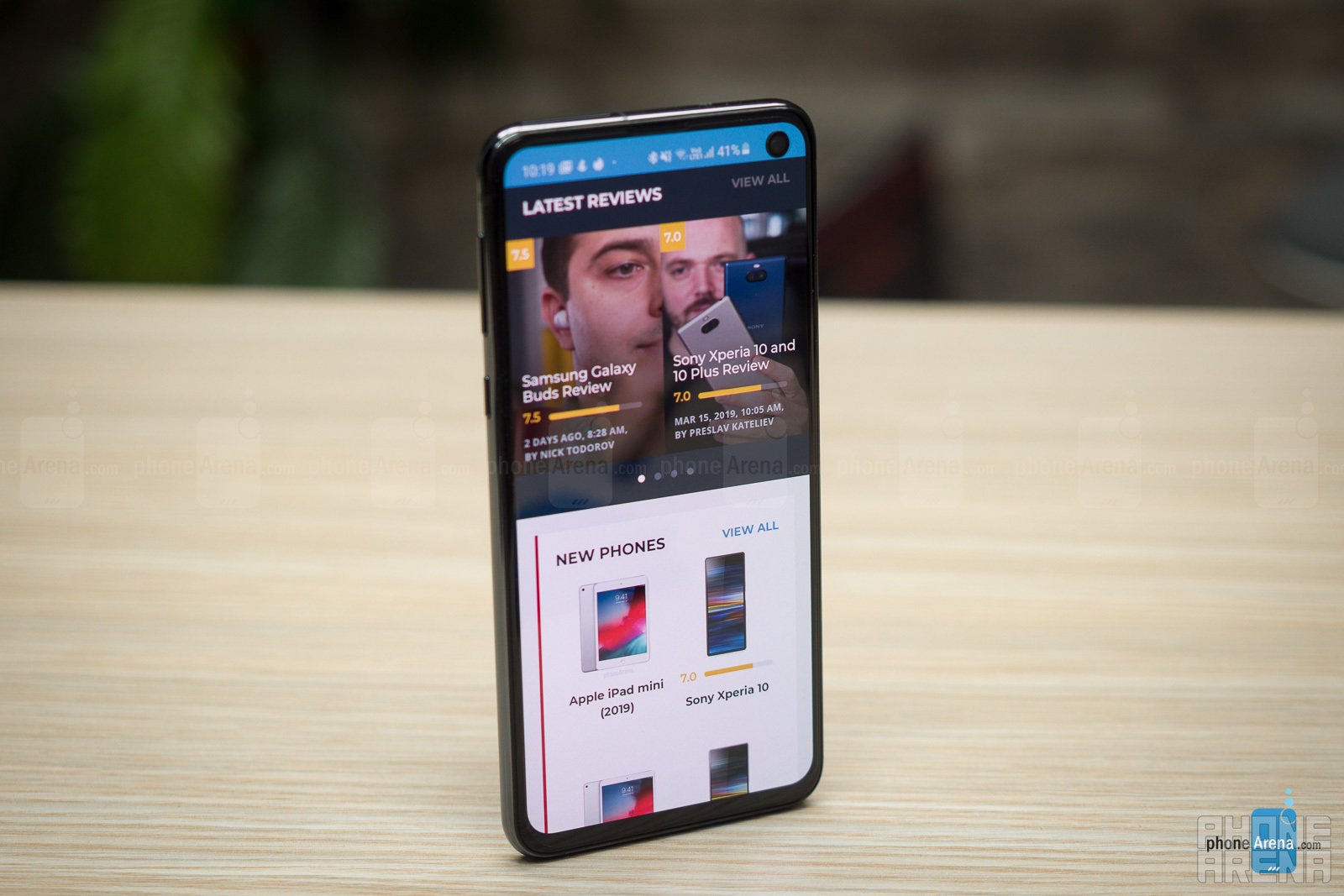 No glasses - Got a Galaxy S10? You&#039;ll find out that... no LED notification, but tap to wake and more