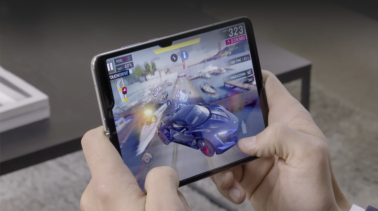 This is another level of mobile gaming experience - Anonymous Galaxy Fold owner answers questions about the device, shares first impressions