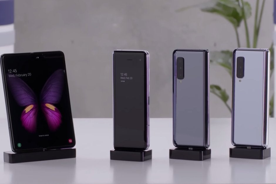 Watch Samsung test out the Galaxy Fold&#039;s display in this video