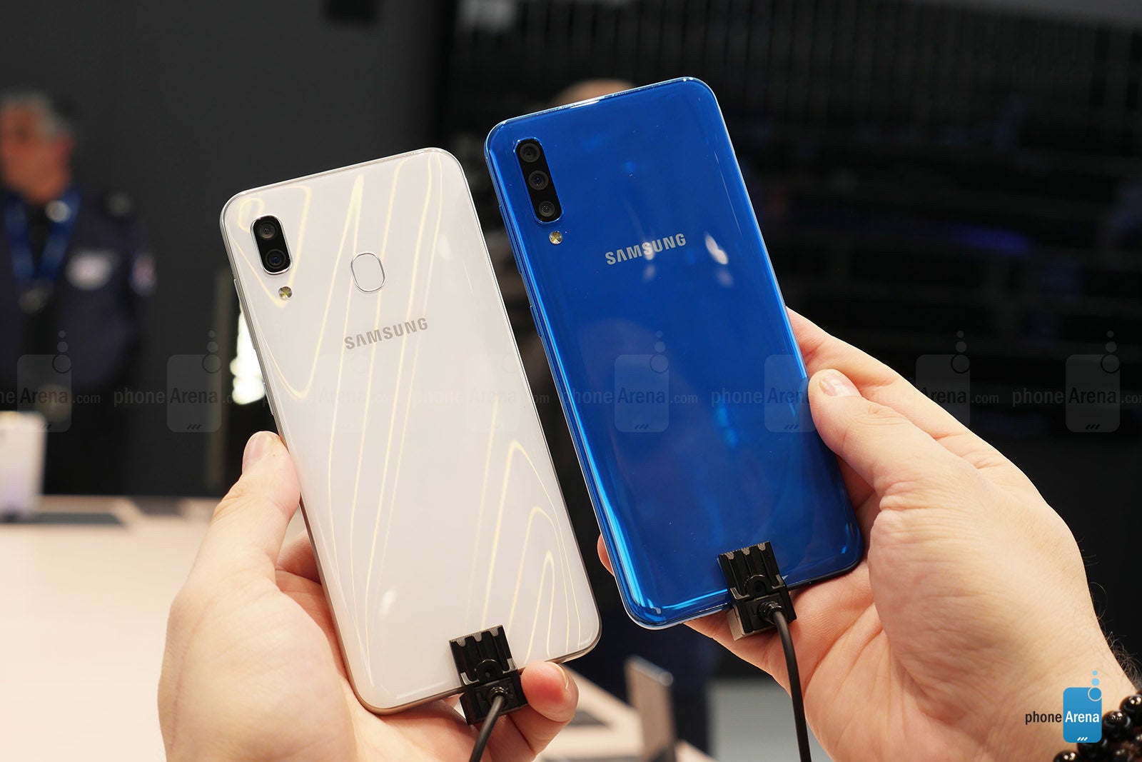 Samsung Galaxy A30 (left) and A50 (right) - Not pricey, yet elegant: Samsung Galaxy A30 is now (unofficially) sold in the US, 1-year warranty included