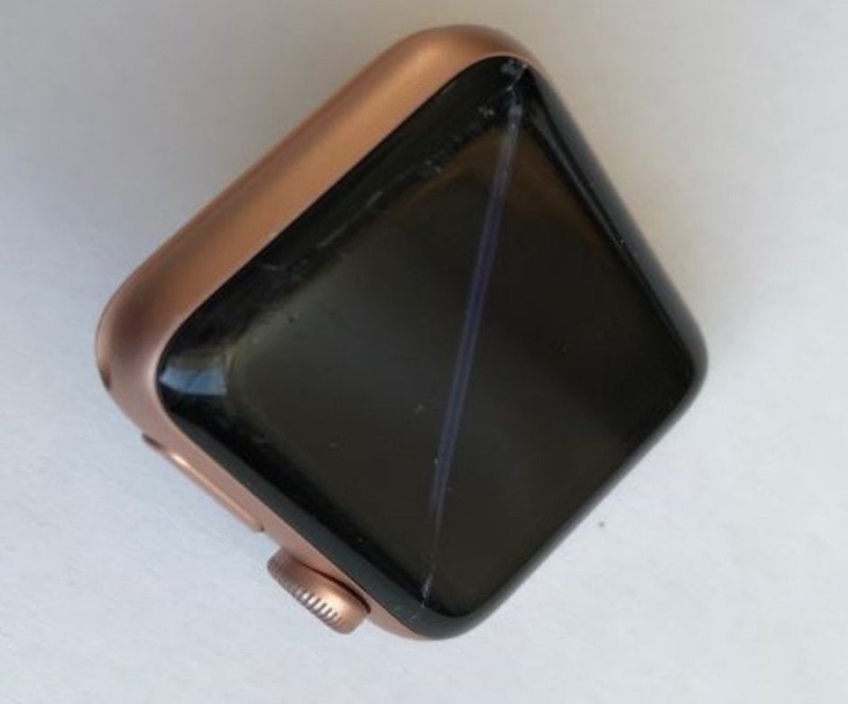 The Apple Watch series 3 screen belonging to the plaintiff - Familiar complaint about the Apple Watch surfaces again in new lawsuit