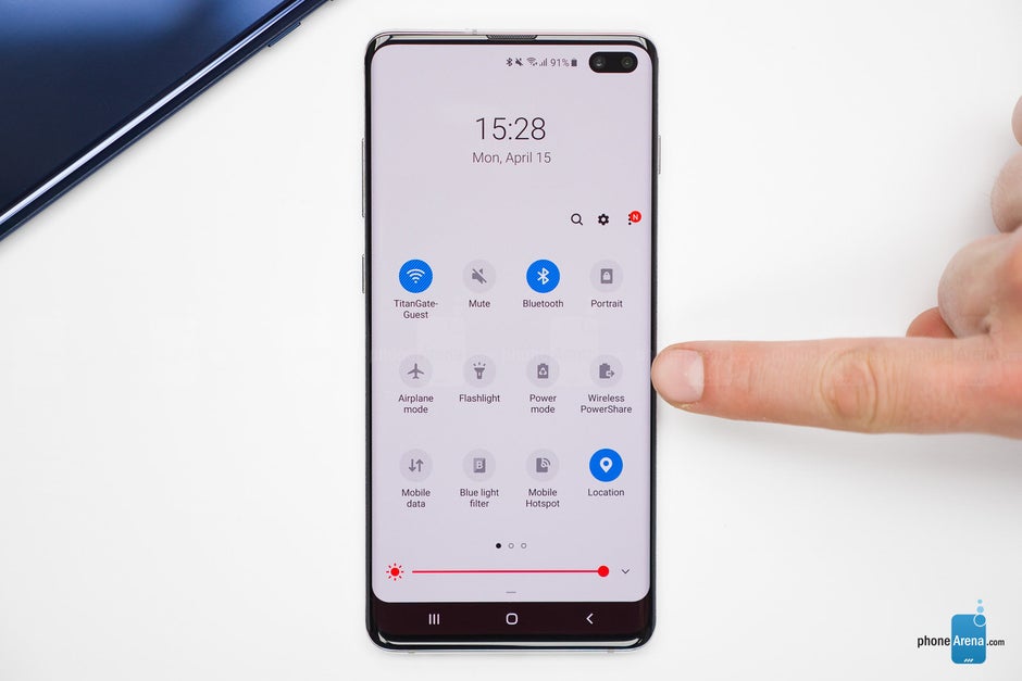 How to charge other phones with your Samsung Galaxy S10